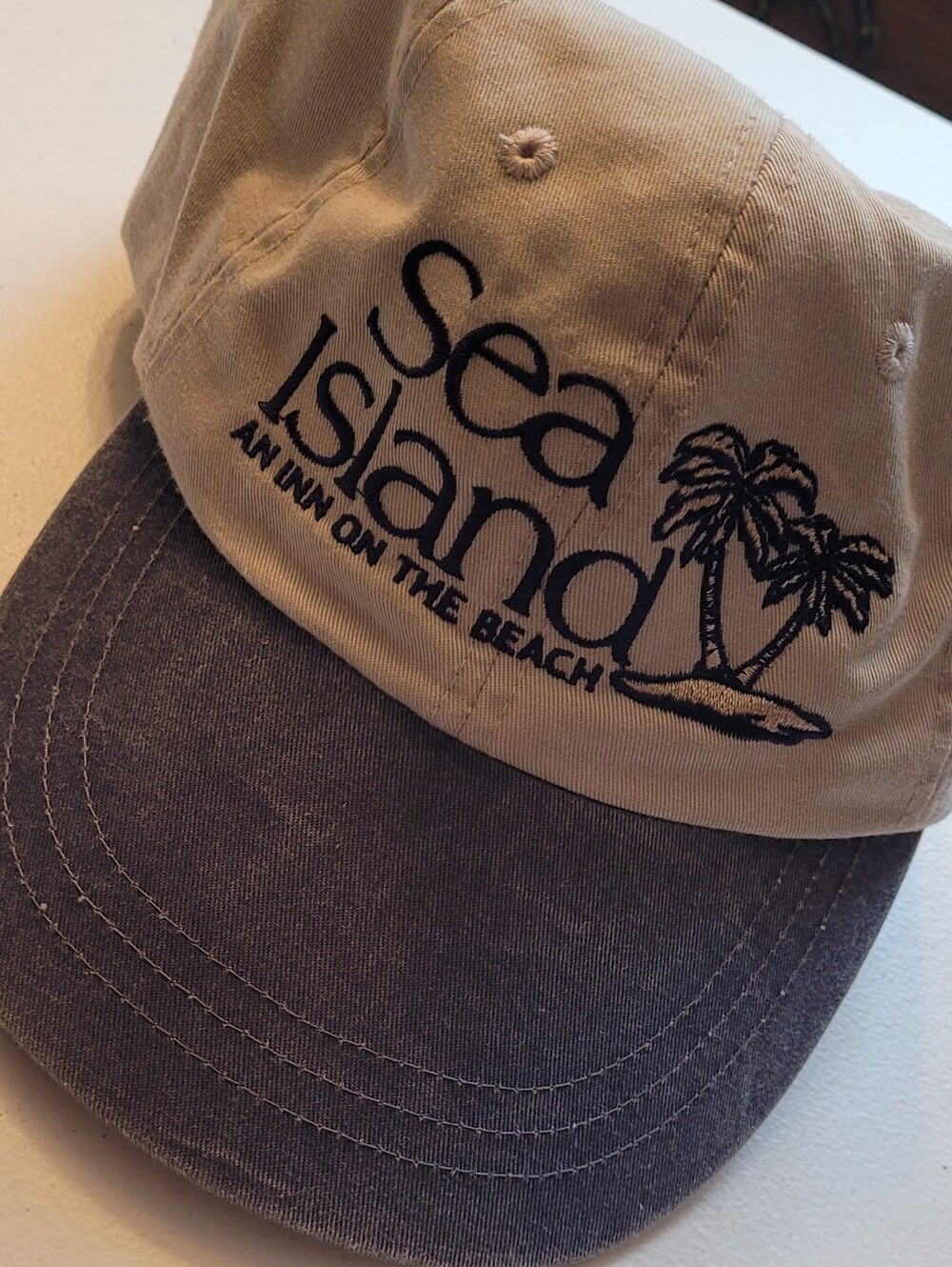 Sea Island 'An Inn on the Beach' Vin Embroidered Two-Tone Cap - Khaki & Charcoal